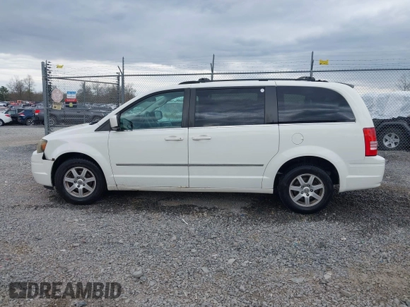 2010 Chrysler Town & Country Touring with VIN 2A4RR5D17AR463316, listed as a IAAI auction lot 42075932 with 260,617 mi miles. Bid and sale history available at carsss.com. Image 14.