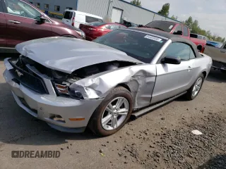 2012 Ford Mustang V6 с VIN 1ZVBP8EM2C5232635, выставлен на аукционе Copart как лот 54403495 с пробегом 69 880 миль миль и Списание • Salvage title. История ставок и продаж доступна на DreamBid. Изображение 1.