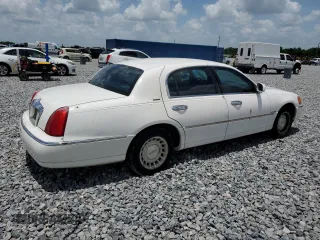 1999 Lincoln Town Car Executive z VIN 1LNHM81WXXY627319, wystawiony jako Copart lot #60830165 z przebiegiem 122 118 mil mil oraz Szkoda całkowita • Salvage title. Historia ofert i sprzedaży dostępna na DreamBid. Obrazek 3.