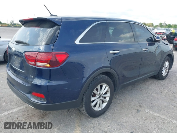 2019 Kia Sorento LX V6 with VIN 5XYPG4A57KG490476, listed as a IAAI auction lot 41867031 with 122,606 mi miles. Bid and sale history available at carsss.com. Image 4.