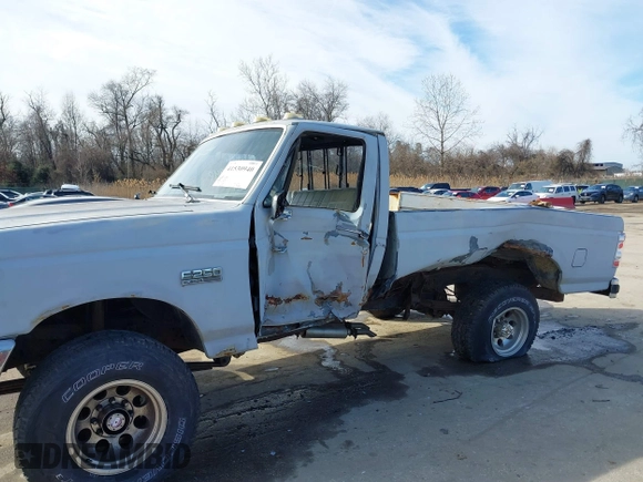 1988 Ford F-250 with VIN 1FTHF26H0JNA06718, listed as a IAAI auction lot 41530940 with 77,610 mi miles. Bid and sale history available at carsss.com. Image 6.