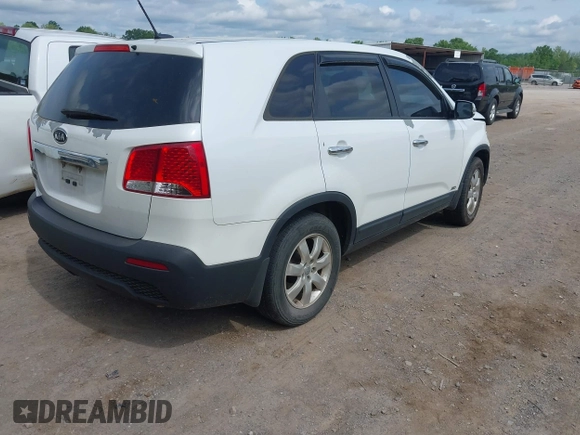 2013 Kia Sorento LX with VIN 5XYKTDA65DG415454, listed as a IAAI auction lot 42139669 with 163,476 mi miles. Bid and sale history available at carsss.com. Image 4.