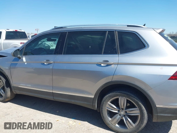2019 Volkswagen Tiguan SEL Premium with VIN 3VV4B7AX5KM085435, listed as a IAAI auction lot 41839386 with 124,501 mi miles and . Bid and sale history available at DreamBid. Image 14.