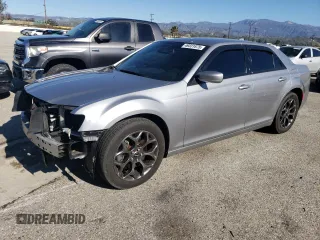 2018 Chrysler 300 S z VIN 2C3CCAGG8JH267272, wystawiony jako Copart lot #49331875 z przebiegiem 70 691 mil mil oraz Szkoda całkowita • Salvage title. Historia ofert i sprzedaży dostępna na DreamBid. Obrazek 1.