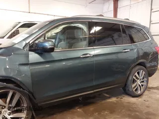 2016 Honda Pilot Elite with VIN 5FNYF6H09GB085621, listed as a IAAI auction lot 41788911 with 137,199 mi miles. Bid and sale history available at carsss.com. Image 15.