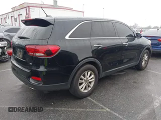 2019 Kia Sorento LX with VIN 5XYPG4A36KG568969, listed as a IAAI auction lot 41922267 with 80,176 mi miles. Bid and sale history available at carsss.com. Image 4.