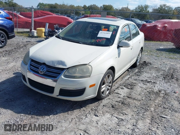 2007 Volkswagen Jetta Wolfsburg Edition z VIN 3VWEF71K77M077224, wystawiony jako IAAI lot #41762803 z przebiegiem Nie podano mil oraz . Historia ofert i sprzedaży dostępna na DreamBid. Obrazek 2.