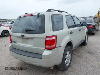 2008 Ford Escape XLS z VIN 1FMCU02Z08KD66114, wystawiony jako IAAI lot #42288231 z przebiegiem 192 272 mil mil oraz . Historia ofert i sprzedaży dostępna na DreamBid. Obrazek 4.