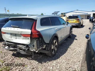 2020 Volvo V60 z VIN YV4102WK2L1030444, wystawiony jako Copart lot #66114153 z przebiegiem 49 347 mil mil oraz . Historia ofert i sprzedaży dostępna na DreamBid. Obrazek 3.