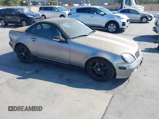 2001 Mercedes-Benz SLK 230 Kompressor с VIN WDBKK49F71F183282, выставлен на аукционе IAAI как лот 42724592 с пробегом 165 976 миль миль и . История ставок и продаж доступна на DreamBid. Изображение 1.