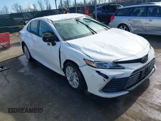 2024 Toyota Camry LE z VIN 4T1C11AK2RU864906, wystawiony jako IAAI lot #41638637 z przebiegiem 75 013 mil mil oraz . Historia ofert i sprzedaży dostępna na DreamBid. Obrazek 1.