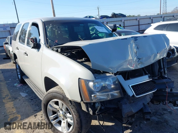2009 Chevrolet Tahoe Police z VIN 1GNEC03009R163269, wystawiony jako IAAI lot #41500347 z przebiegiem 174 609 mil mil oraz . Historia ofert i sprzedaży dostępna na DreamBid. Obrazek 1.