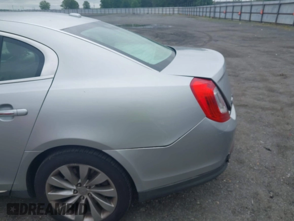 2013 Lincoln MKS с VIN 1LNHL9DK3DG604712, выставлен на аукционе IAAI как лот 42351237 с пробегом 144 927 миль миль и . История ставок и продаж доступна на DreamBid. Изображение 15.