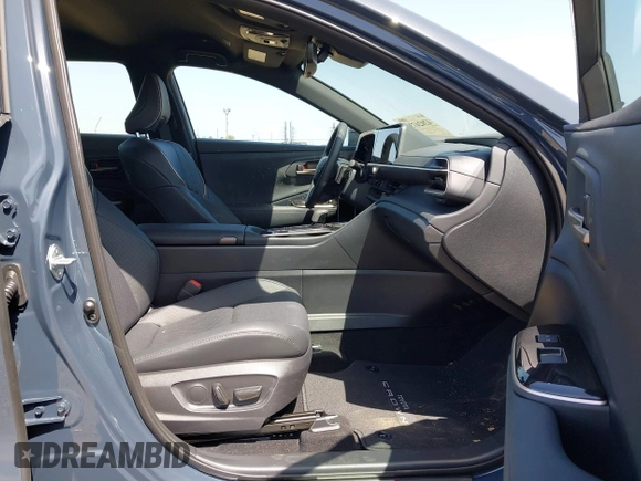 2025 Toyota Crown XLE z VIN JTDACAAJ6S3016620, wystawiony jako IAAI lot #42024734 z przebiegiem 5 492 mil mil oraz . Historia ofert i sprzedaży dostępna na DreamBid. Obrazek 5.