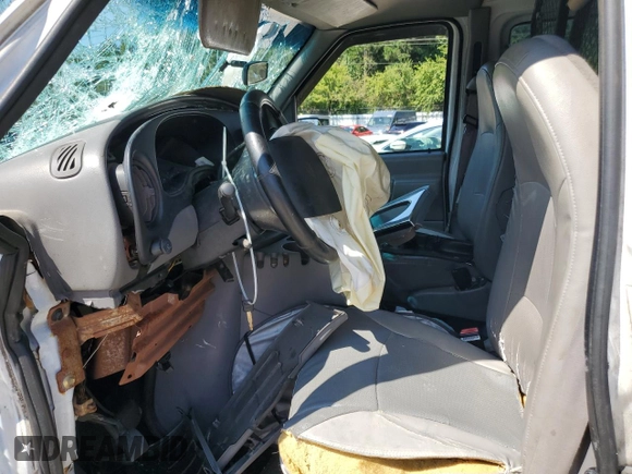 2000 Ford Econoline Cargo with VIN 1FTNS24L1YHB59283, listed as a Copart auction lot 71396664 with 324,800 mi miles and Clean Title. Bid and sale history available at DreamBid. Image 7.