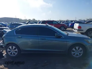 2008 Honda Accord EX-L z VIN 1HGCP26828A162219, wystawiony jako IAAI lot #41208788 z przebiegiem 243 006 mil mil oraz . Historia ofert i sprzedaży dostępna na DreamBid. Obrazek 13.