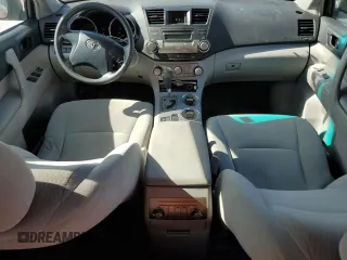 2010 Toyota Highlander with VIN 5TDBK3EH1AS027564, listed as a Copart auction lot 60463525 with 154,883 mi miles and Clean title. Bid and sale history available at DreamBid. Image 8.