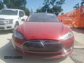 2014 Tesla Model S 60 z VIN 5YJSA1H19EFP27946, wystawiony jako Copart lot #61284625 z przebiegiem 109 147 mil mil oraz Szkoda całkowita • Salvage title. Historia ofert i sprzedaży dostępna na DreamBid. Obrazek 5.