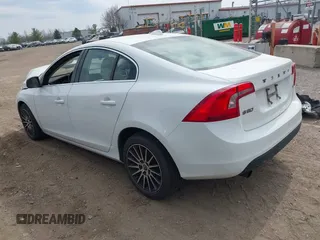 2012 Volvo S60 T5 z VIN YV1622FS0C2145678, wystawiony jako IAAI lot #42067448 z przebiegiem 145 399 mil mil oraz . Historia ofert i sprzedaży dostępna na DreamBid. Obrazek 3.