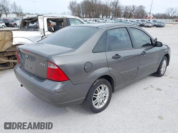 2005 Ford Focus S with VIN 1FAFP34N05W309572, listed as a IAAI auction lot 41861194 with 216,943 mi miles. Bid and sale history available at carsss.com. Image 4.