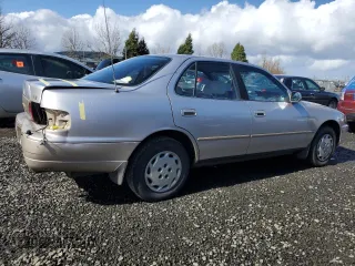 1996 Toyota Camry DX with VIN JT2BG12K0T0343249, listed as a Copart auction lot 45244435 with 179,986 mi miles and Salvage Title. Bid and sale history available at carsss.com. Image 3.