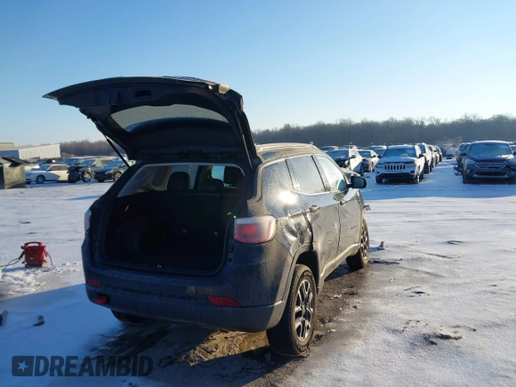 2018 Jeep Compass Trailhawk with VIN 3C4NJDDB4JT501774, listed as a IAAI auction lot 41537713 with 50,834 mi miles and . Bid and sale history available at carsss.com. Image 4.