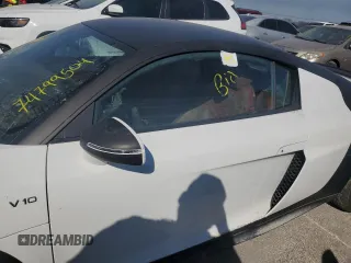 2011 Audi R8 5.2L z VIN WUAANAFG8BN000143, wystawiony jako Copart lot #74799504 z przebiegiem Nie podano mil oraz Szkoda całkowita • Salvage title. Historia ofert i sprzedaży dostępna na DreamBid. Obrazek 12.