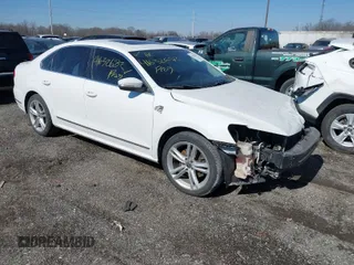 2013 Volkswagen Passat SEL Premium z VIN 1VWCN7A39DC036013, wystawiony jako IAAI lot #41632682 z przebiegiem 158 680 mil mil oraz . Historia ofert i sprzedaży dostępna na DreamBid. Obrazek 1.