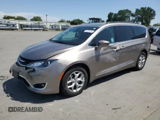 2017 Chrysler Pacifica Touring L z VIN 2C4RC1BG1HR536309, wystawiony jako Copart lot #55354565 z przebiegiem 107 407 mil mil oraz Szkoda całkowita • Salvage title. Historia ofert i sprzedaży dostępna na DreamBid. Obrazek 1.