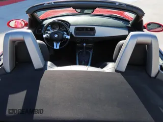 2008 BMW Z4 3.0i z VIN 4USBU33528LW76296, wystawiony jako Copart lot #48977075 z przebiegiem 56 115 mil mil oraz Szkoda całkowita • Salvage title. Historia ofert i sprzedaży dostępna na DreamBid. Obrazek 6.