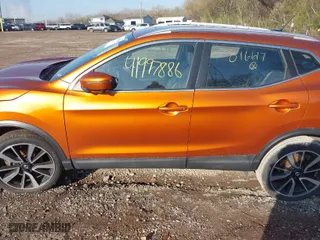 2017 Nissan Rogue Sport S with VIN JN1BJ1CP9HW016617, listed as a IAAI auction lot 41997886 with 97,431 mi miles. Bid and sale history available at carsss.com. Image 14.