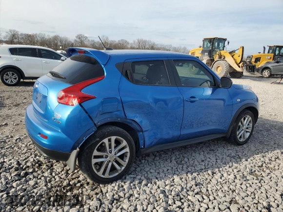 2011 Nissan Juke SL with VIN JN8AF5MV5BT010132, listed as a Copart auction lot 43254715 with 135,275 mi miles and Salvage Title. Bid and sale history available at carsss.com. Image 3.