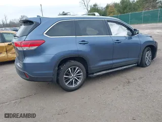 2019 Toyota Highlander SE with VIN 5TDJZRFH7KS952229, listed as a IAAI auction lot 41724179 with 107,315 mi miles. Bid and sale history available at carsss.com. Image 4.