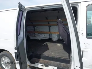 2011 Ford Econoline Cargo Commercial z VIN 1FTNE2EW0BDA56676, wystawiony jako IAAI lot #42215010 z przebiegiem 179 752 mil mil oraz . Historia ofert i sprzedaży dostępna na DreamBid. Obrazek 8.