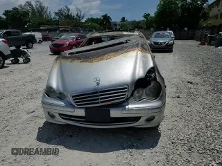 2005 Mercedes-Benz C 240 с VIN WDBRF61J75F592502, выставлен на аукционе Copart как лот 58052075 с пробегом Не указан миль и На запчасти • Non repairable. История ставок и продаж доступна на DreamBid. Изображение 13.