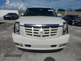 2008 Cadillac Escalade z VIN 1GYEC63818R223070, wystawiony jako Copart lot #60826455 z przebiegiem Nie podano mil oraz Czysty tytuł • Clean title. Historia ofert i sprzedaży dostępna na DreamBid. Obrazek 5.