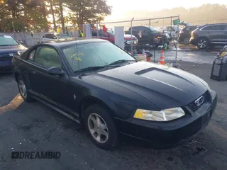 2000 Ford Mustang with VIN 1FAFP4046YF238109, listed as a IAAI auction lot 40656475 with 64,926 mi miles. Bid and sale history available at carsss.com. Image 1.