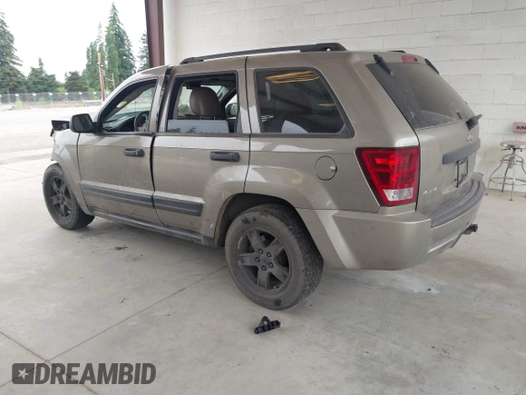 2005 Jeep Grand Cherokee Laredo with VIN 1J4GR48KX5C589625, listed as a IAAI auction lot 42699102 with Not provided miles and . Bid and sale history available at DreamBid. Image 3.