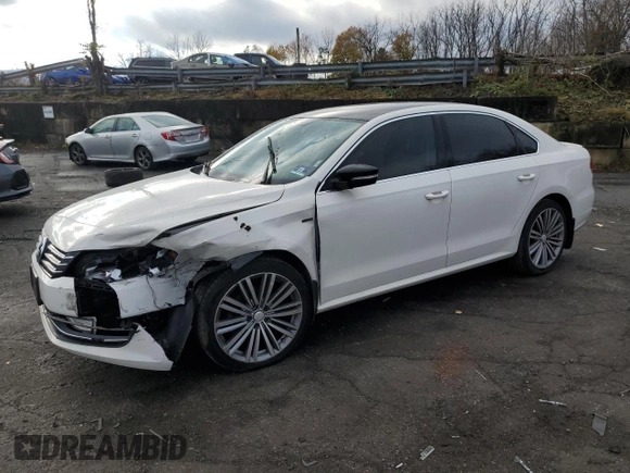 2015 Volkswagen Passat Sport z VIN 1VWBT7A35FC026650, wystawiony jako Copart lot #79938174 z przebiegiem 109 921 mil mil oraz Szkoda całkowita • Salvage title. Historia ofert i sprzedaży dostępna na DreamBid. Obrazek 1.