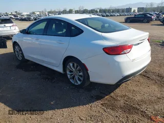 2015 Chrysler 200 S with VIN 1C3CCCBB2FN665650, listed as a IAAI auction lot 41616172 with 140,747 mi miles. Bid and sale history available at carsss.com. Image 3.