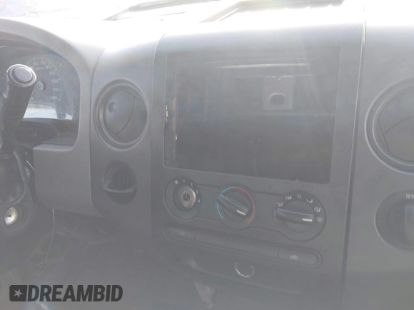 2005 Ford F-150 XL с VIN 1FTRF122X5NB96596, выставлен на аукционе IAAI как лот 41567669 с пробегом Не указан миль и . История ставок и продаж доступна на DreamBid. Изображение 12.