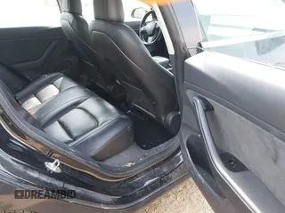 2018 Tesla Model 3 Long Range Battery z VIN 5YJ3E1EB2JF103096, wystawiony jako IAAI lot #42016324 z przebiegiem 143 247 mil mil oraz . Historia ofert i sprzedaży dostępna na DreamBid. Obrazek 8.
