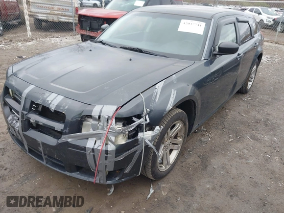 2008 Dodge Magnum SXT with VIN 2D4FV37VX8H225695, listed as a IAAI auction lot 42037741 with 196,099 mi miles and . Bid and sale history available at carsss.com. Image 6.