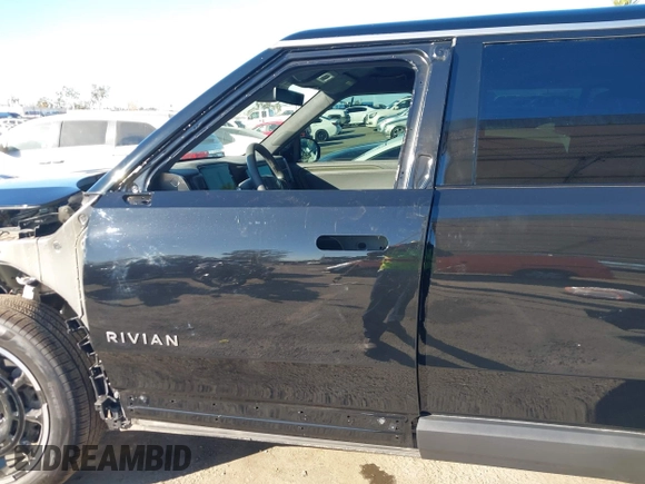 2025 Rivian R1S Adventure z VIN 7PDSGBBA4SN047584, wystawiony jako IAAI lot #41372645 z przebiegiem 501 mil mil oraz . Historia ofert i sprzedaży dostępna na DreamBid. Obrazek 21.