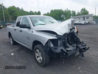 2019 Ram 1500 Express z VIN 1C6RR7FG0KS506159, wystawiony jako IAAI lot #42511942 z przebiegiem 105 244 mil mil oraz . Historia ofert i sprzedaży dostępna na DreamBid. Obrazek 1.