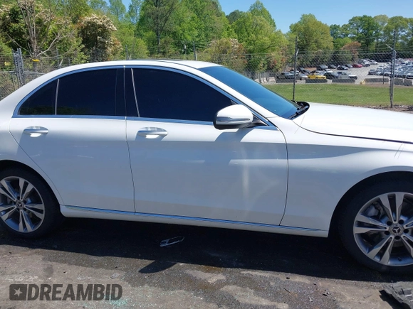 2019 Mercedes-Benz C 300 z VIN 55SWF8EB3KU297396, wystawiony jako IAAI lot #42064934 z przebiegiem 74 926 mil mil oraz . Historia ofert i sprzedaży dostępna na DreamBid. Obrazek 13.