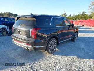 2024 Hyundai Palisade Calligraphy z VIN KM8R74GE4RU653931, wystawiony jako IAAI lot #41803590 z przebiegiem 25 374 mil mil oraz . Historia ofert i sprzedaży dostępna na DreamBid. Obrazek 4.