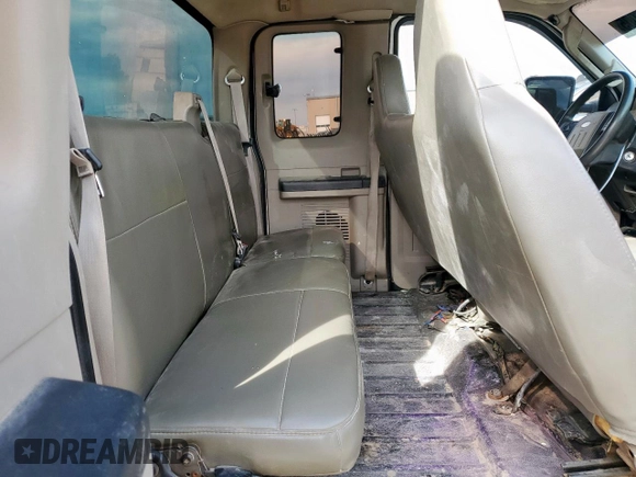 2008 Ford F-250 XL z VIN 1FTNX20508ED32012, wystawiony jako Copart lot #60426005 z przebiegiem 379 231 mil mil oraz Szkoda całkowita • Salvage title. Historia ofert i sprzedaży dostępna na DreamBid. Obrazek 10.
