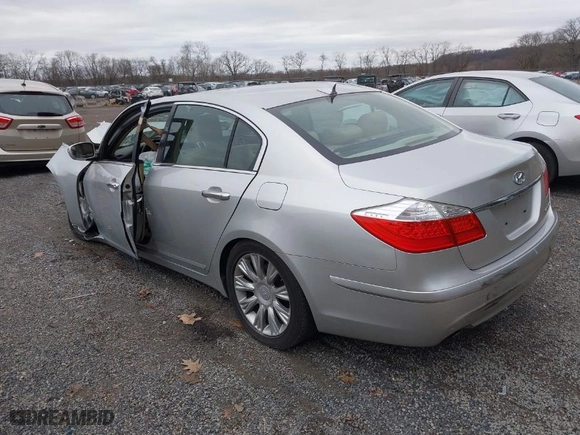 2009 Hyundai Genesis with VIN KMHGC46E99U046816, listed as a IAAI auction lot 38283097 with 87,108 mi miles. Bid and sale history available at carsss.com. Image 3.