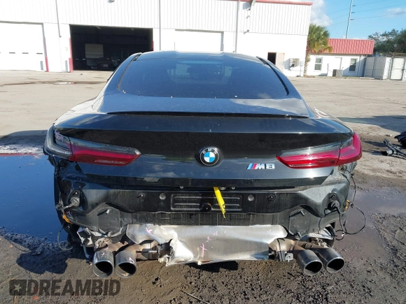 2020 BMW M8 z VIN WBSAE0C01LCD54612, wystawiony jako IAAI lot #41022043 z przebiegiem Nie podano mil oraz . Historia ofert i sprzedaży dostępna na DreamBid. Obrazek 17.